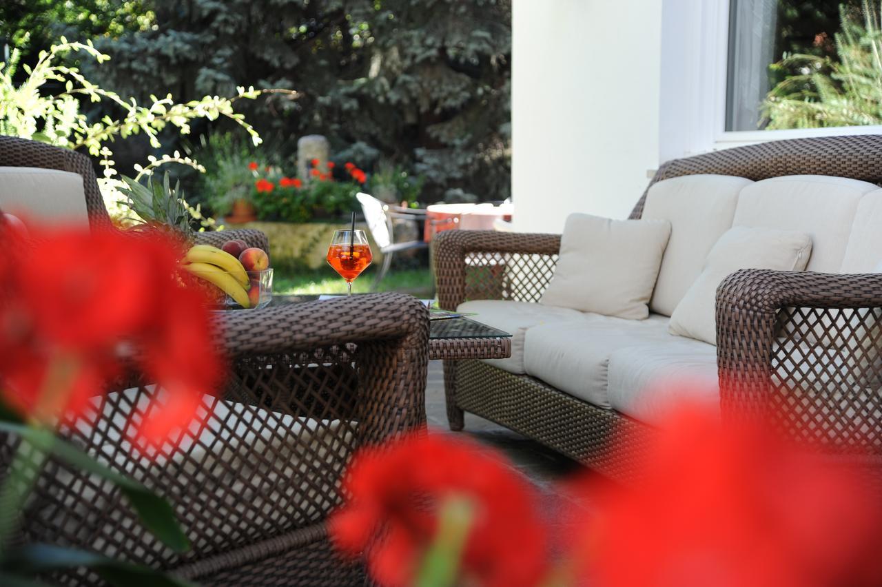 Hotel Pension Schweitzer Silandro Exterior foto