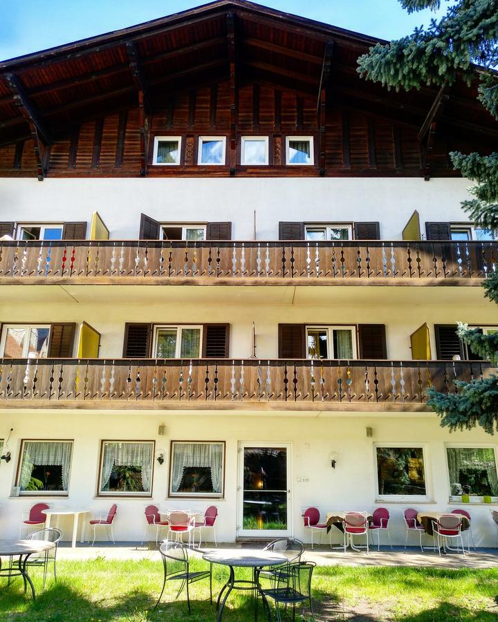 Hotel Pension Schweitzer Silandro Exterior foto